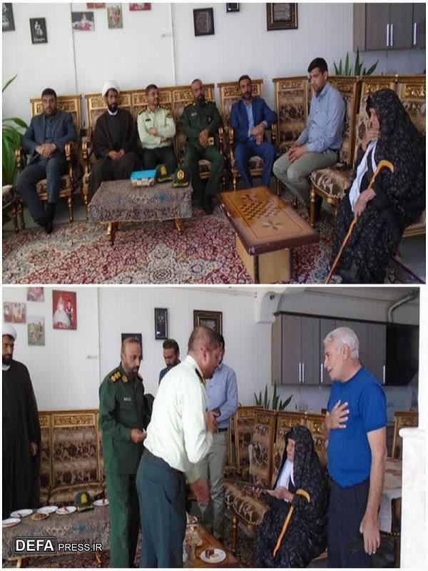 دیدار فرمانده انتظامی بردسیر با خانواده شهید «عبدالله اناری مومن آبادی»