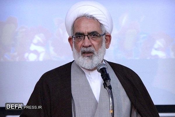 اهدای بسته‌های حمایتی به دانش‌آموزان برتر تحت پوشش کمیته امداد