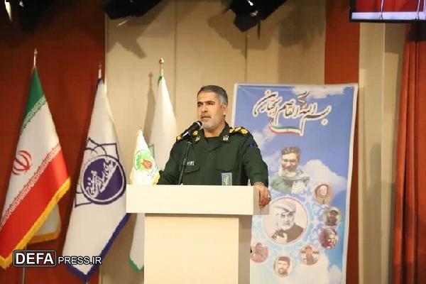 اتحاد و تبعیت از رهبری کلید عبور از بحران‌ها و مقابله با دشمنان است