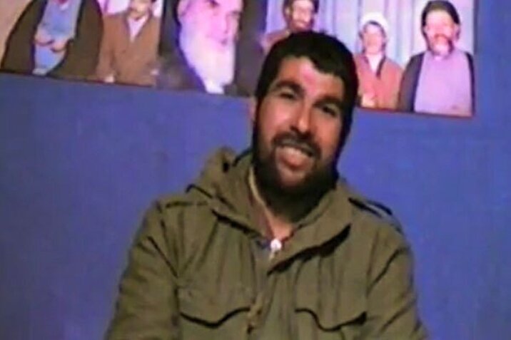 فیلم/ مصاحبه طنز با یک رزمنده نجف‌آبادی