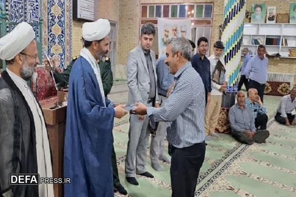 یادگاران دوران دفاع مقدس در روستای فخرآباد یزد تقدیر شدند