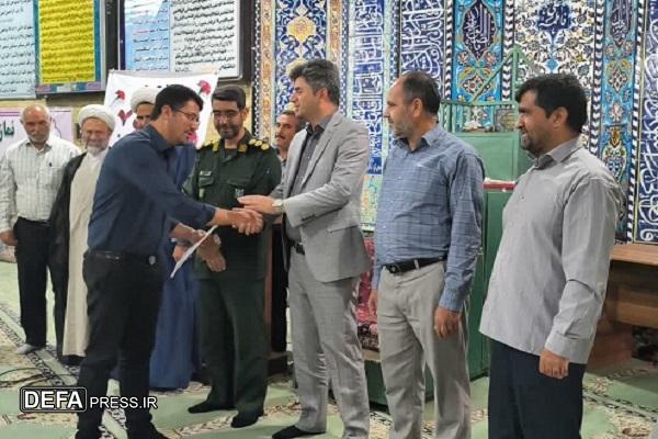 یادگاران دوران دفاع مقدس در روستای فخرآباد یزد تقدیر شدند
