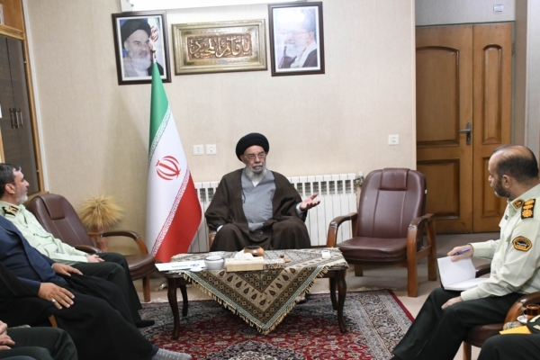 نیروی انتظامی باید مانع گناهان علنی در جامعه شود