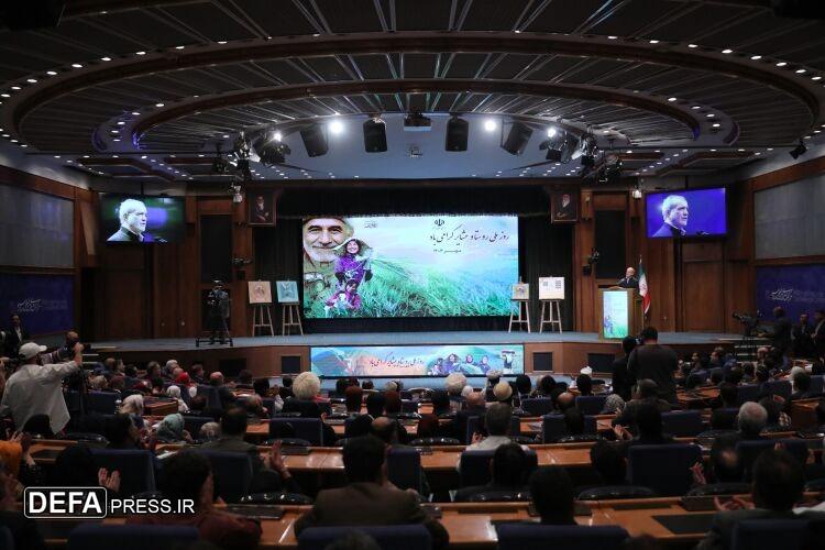 پزشکیان: مردم با ایستادگی مقابل دشمنان دستاورد‌های مهمی را رقم زدند