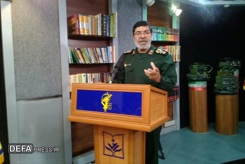 انقلاب اسلامی میدان بروز استعداد‌های پنهان بود / برخی کشور‌ها برای داشتن یک قهرمان ما، افسانه‌سازی می‌کنند