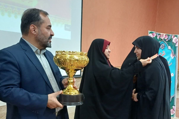 بانوان ایثارگر الگوی سلامت و پویایی هستند