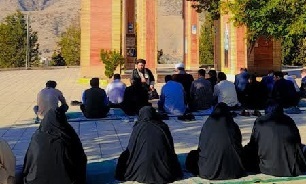 برگزاری نسشت تخصصی نقش روحانیت در دفاع مقدس، در جوار یادمان شهدای گمنام خرم آباد