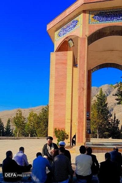 برگزاری نسشت تخصصی نقش روحانیت در دفاع مقدس در جوار یادمان شهدای گمنام خرم آباد