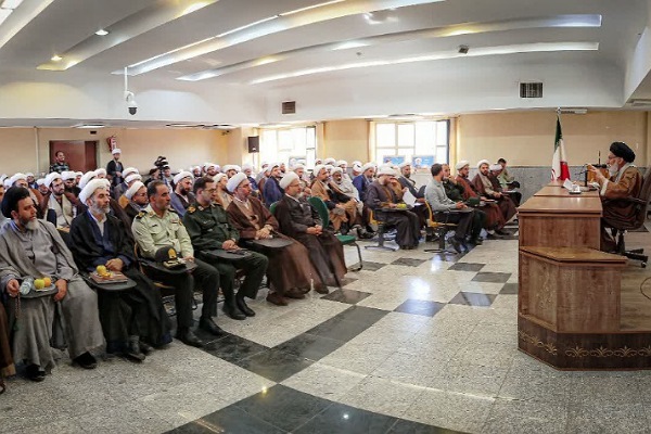 تصاویر/ برگزاری همایش طلاب و روحانیون شاغل در نیرو‌های مسلح استان همدان