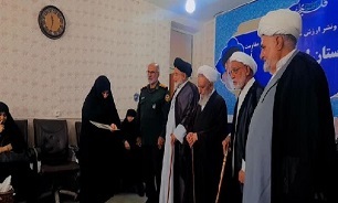 برگزاری آئین تجلیل از خانواده‌های شهدای روحانی در لرستان+ تصاویر