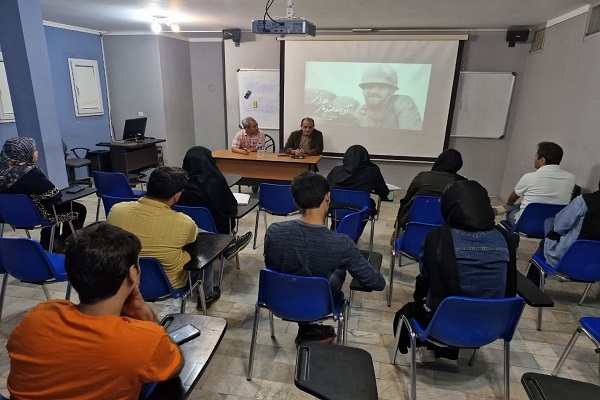 نمایش مستند «آن رزمنده همدانی» در همدان