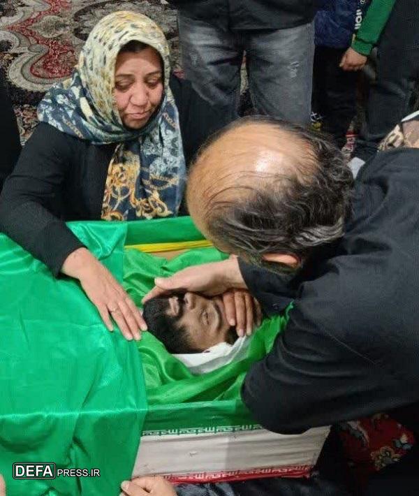 وداع پدر و مادر روحانی شهید «علیرضا ولیزاده» در معراج شهدا