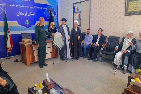 برگزاری آئین رونمایی  کتاب « از منبر تا سنگر» در خرم آباد