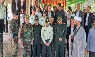 گلباران و عطر افشانی گلزار مطهر شهدای شهرستان خرم‌آباد+ عکس