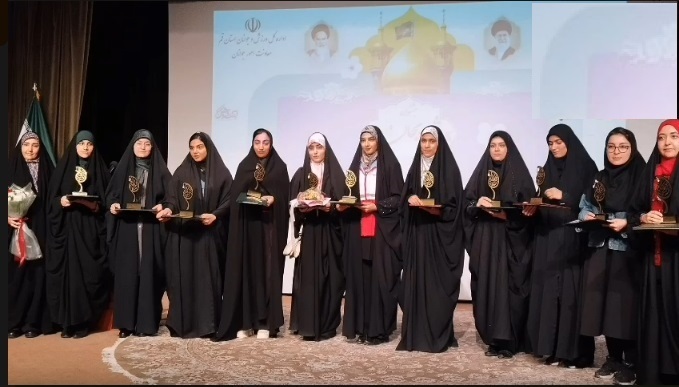 تجلیل از ۱۴ دختر نمونه جهادگر استان قم در هشتمین دوره جشنواره «شمیم ریحان»