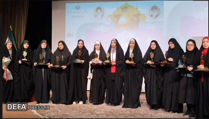 تجلیل از ۱۴ دختر نمونه جهادگر استان قم در هشتمین دوره جشنواره شمیم ریحان