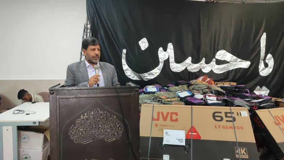 توزیع ۶۰۰ بسته لوازم‌التحریر بین دانش‌آموزان حاشیه شهر زاهدان به همت آستان مقدس کهف‌الشهدا
