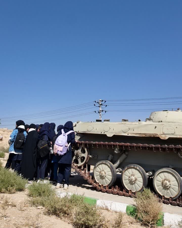 تصاویر/ بازدید دانش‌آموزان مدرسه دخترانه شهرستان بجنورد از موزه دفاع مقدس ومقاومت
