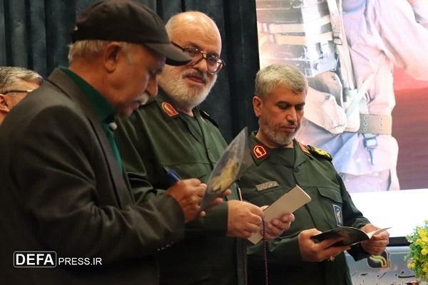 رونمایی از کتاب «زوزه گرگ‌ها» در بافق با حضور فرمانده سپاه الغدیر استان یزد