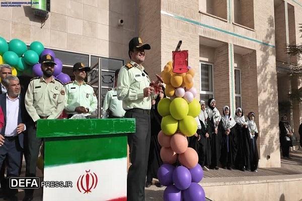 آغاز بهاریِ تحصیل با بدرقه‌ای پدرانه؛ دختر شهید زارع باغبیدی تا مدرسه همراهی شد