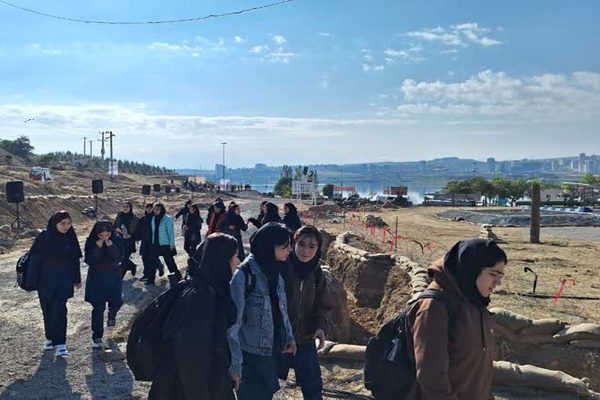 تصاویر/ بازدید دانش‌آموزان اردبیلی از نمایشگاه رزمی _ فرهنگی دفاع مقدس