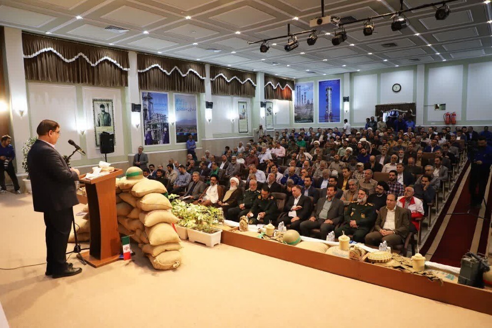 برگزاری مراسم گرامیداشت هفته دفاع مقدس و رونمایی از یادمان شهید گمنام در پتروشیمی شازند