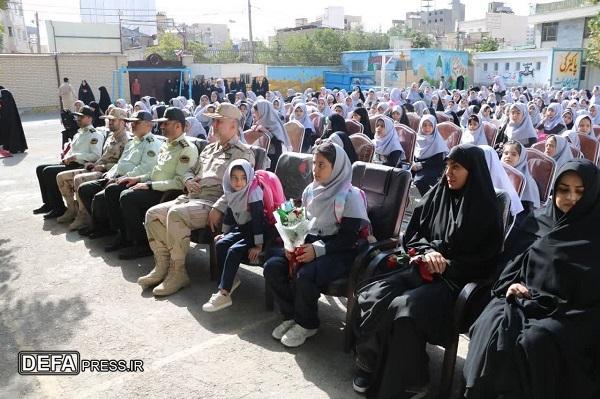 فرمانده مرزبانی خراسان رضوی؛ فرزند شهید فراجا را تا مدرسه بدرقه کرد+ فیلم