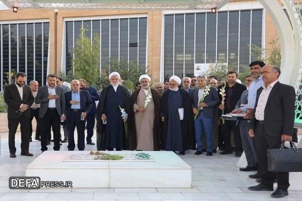 با استقامت بر دشمنان پیروز می‌شویم