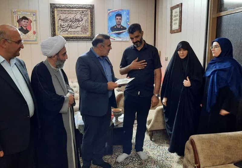 تکریم خانواده‌های شهدای جنگ ۱۲ روزه شهرستان اشتهارد