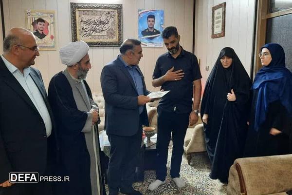 تکریم خانواده‌های شهدای جنگ ۱۲ روزه شهرستان اشتهارد