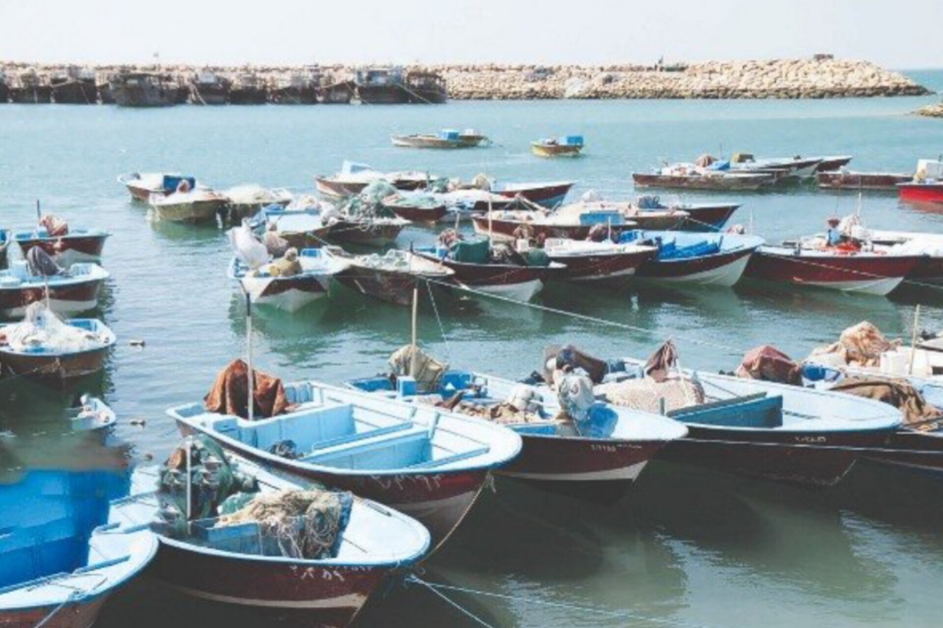 توقیف ۶ قایق صیادی بیهویت در بندرلنگه