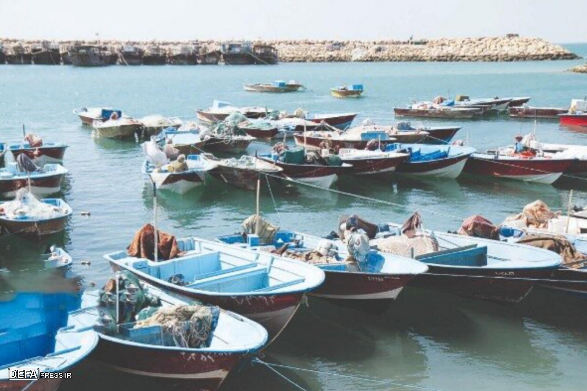 توقیف ۶ قایق صیادی بی‌هویت در بندرلنگه