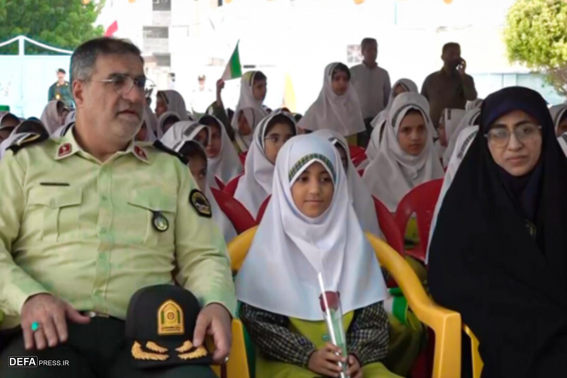 فرمانده انتظامی هرمزگان در کنار فرزندان شهدا
