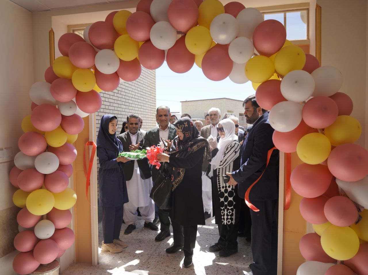 رویای تحصیل در سیادک محقق شد /  افتتاح مدرسه‌ای ۸ کلاسه با دستان مهربان «فروزان‌گهر»