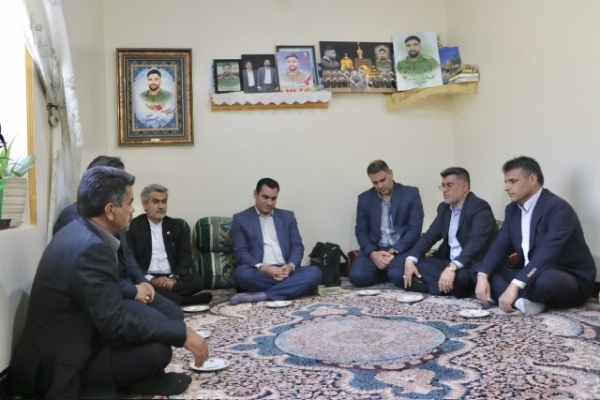 تجلیل مسئول سازمان بسیج حقوق‌دانان کشور از خانواده معظم شهدای کهگیلویه و بویراحمد+ تصاویر