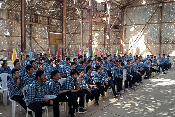 بازدید دانش آموزان از موزه دفاع مقدس و مقاومت آبادان