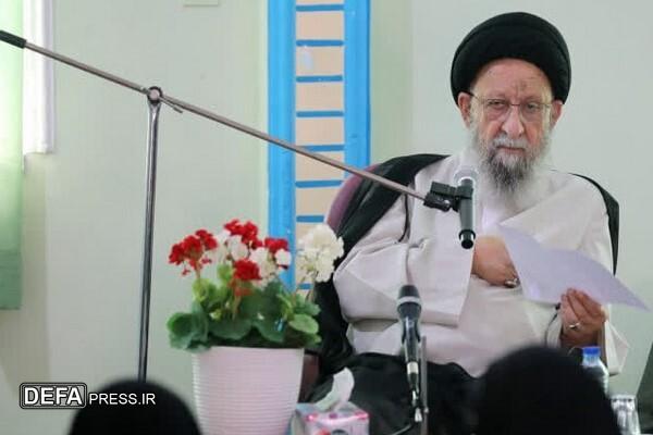 آیت‌الله نورمفیدی: دختران باید بدانند که رعایت حجاب به معنای اعلام شخصیت و احترام به خود است