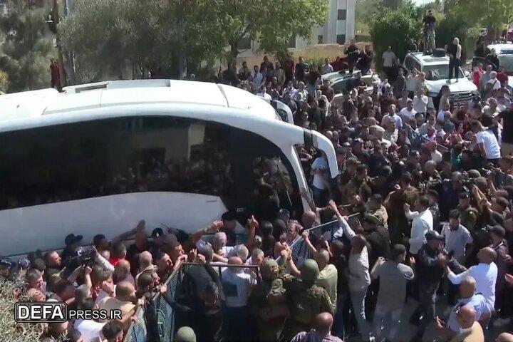 ۱۵۴ اسیر فلسطینی آزاد شده به وارد مصر شدند