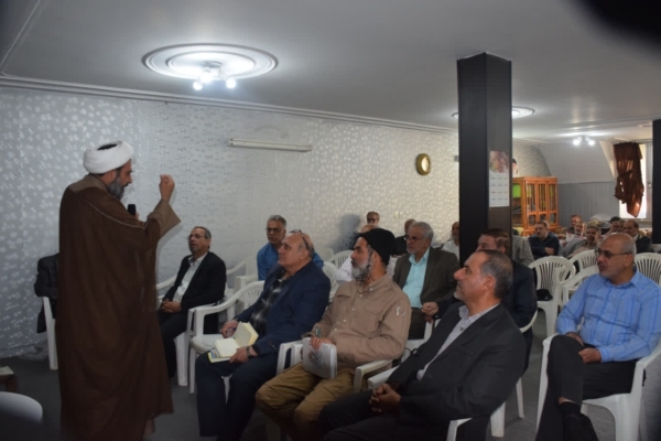 خانواده و مسجد، دو محور اصلی حفظ انقلاب اسلامی هستند