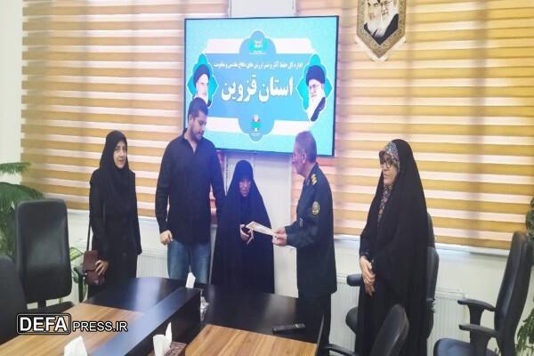 تجلیل از بانوی امدادگر و پیشکسوت دوران دفاع مقدس در قزوین