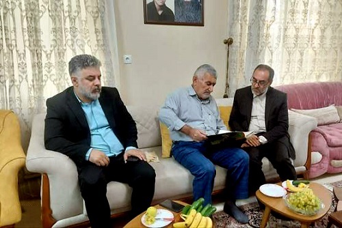 خانواده شهیدان «برسنجی» و « ابراهیمی» تکریم شدند
