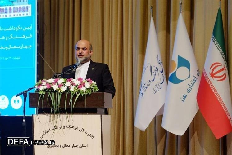 پیشکسوتان عرصه فرهنگ و هنر، الگو و چراغ راه جوانان هستند