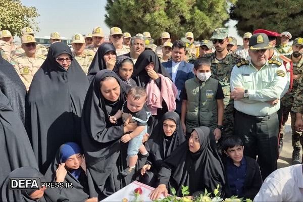 استقبال از پیکر مطهر شهید مرزبانی «سجاد صیامی» در فرودگاه شهید هاشمی‌نژاد+ تصاویر