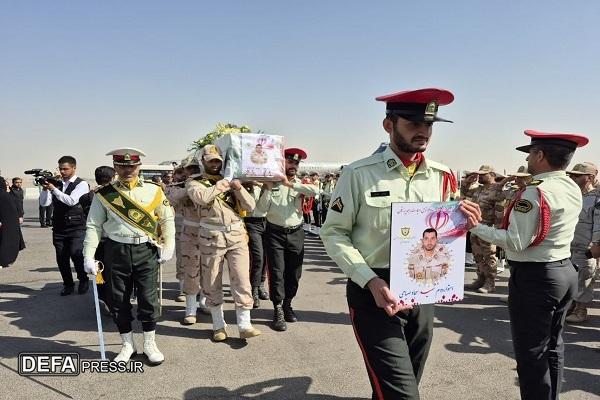 استقبال از پیکر مطهر شهید مرزبانی «سجاد صیامی» در فرودگاه شهید هاشمی‌نژاد+ تصاویر