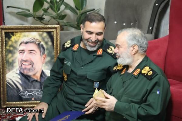 سردار فدوی با خانواده‌های شهیدان محمدزاده و هاشمی دیدار کرد+ تصاویر