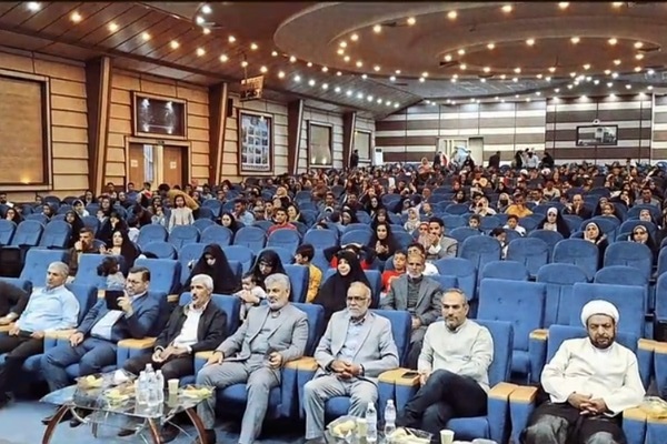 فیلم/ جشن تکریم خانواده‌های شهدا ، بازنشستگان و کارکنان یگان ویژه خراسان جنوبی