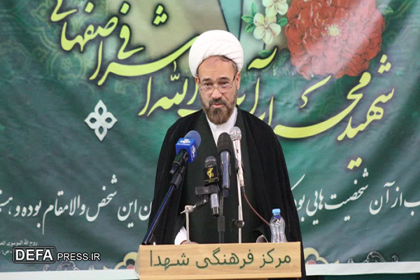 مداد علما و خون شهدا در وجود اشرفی اصفهانی به هم آمیخت