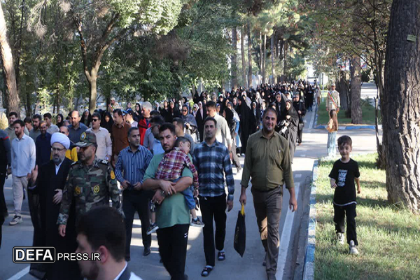 پیاده‌روی خانوادگی ارتش در کرمانشاه به مناسبت سالروز تأسیس عقیدتی سیاسی