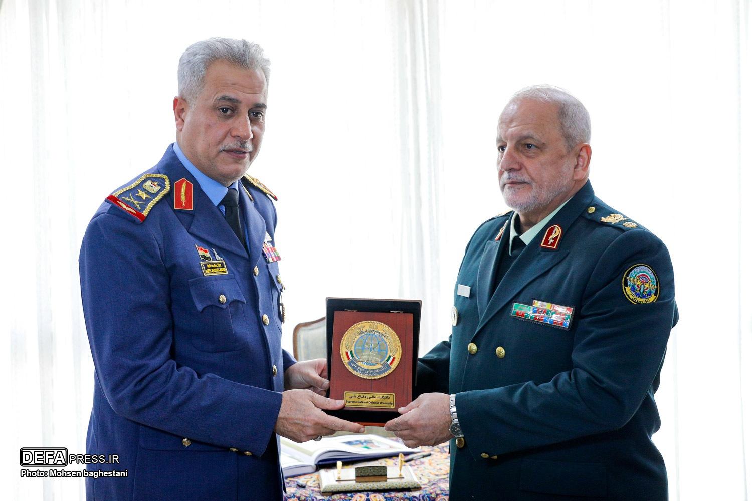 بازدید رئیس دانشگاه دفاع ملی و تحقیقات نظامی عراق از «داعا» بازدید رئیس دانشگاه دفاع ملی و تحقیقات نظامی عراق از «داعا»