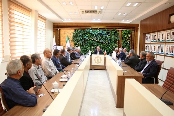 شهرداری کرمان مدیریت گلزار شهدا را بر عهده گرفت/پیشکسوتان، یادگاران خواص دفاع مقدس‌اند